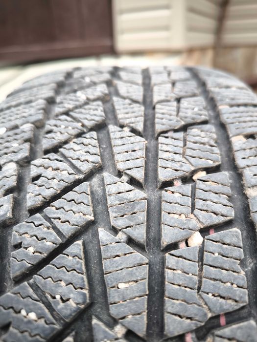 Продавам зимни гуми DOUBLESTAR 205/55/16.Перфектни.