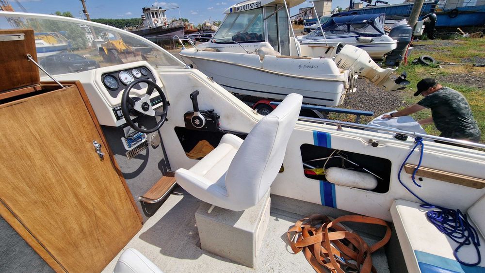 Vand barca cabinata Family 560 cu motor Suzuki 115CP nou si peridoc.