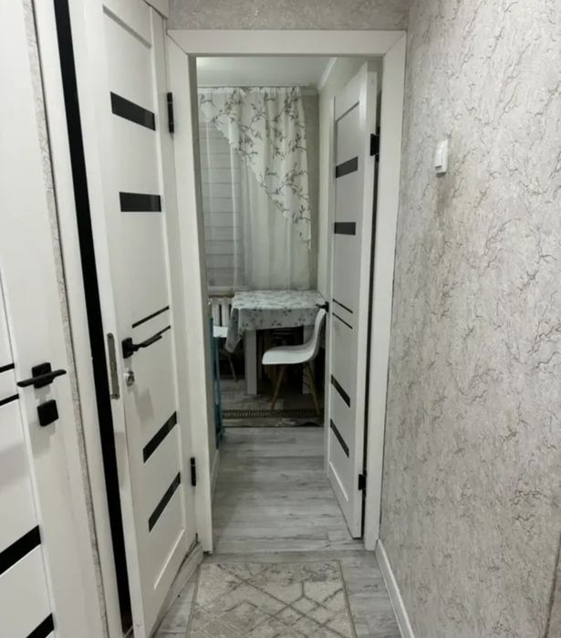 продам 3-х ком. центр 2-этаж