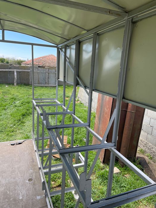 Rastel apicol cu sau fără lăzi