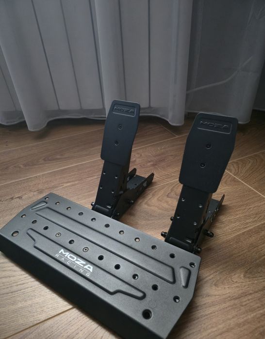 Moza r5 wheelbase +srp lite pedals