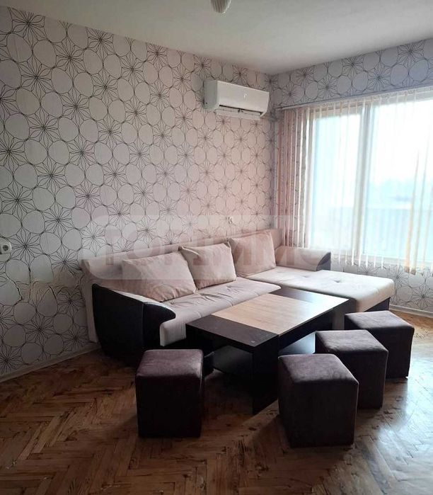 Тристаен апартамент под наем в Цветния квартал