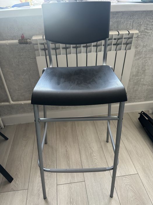 Продам стулья барные