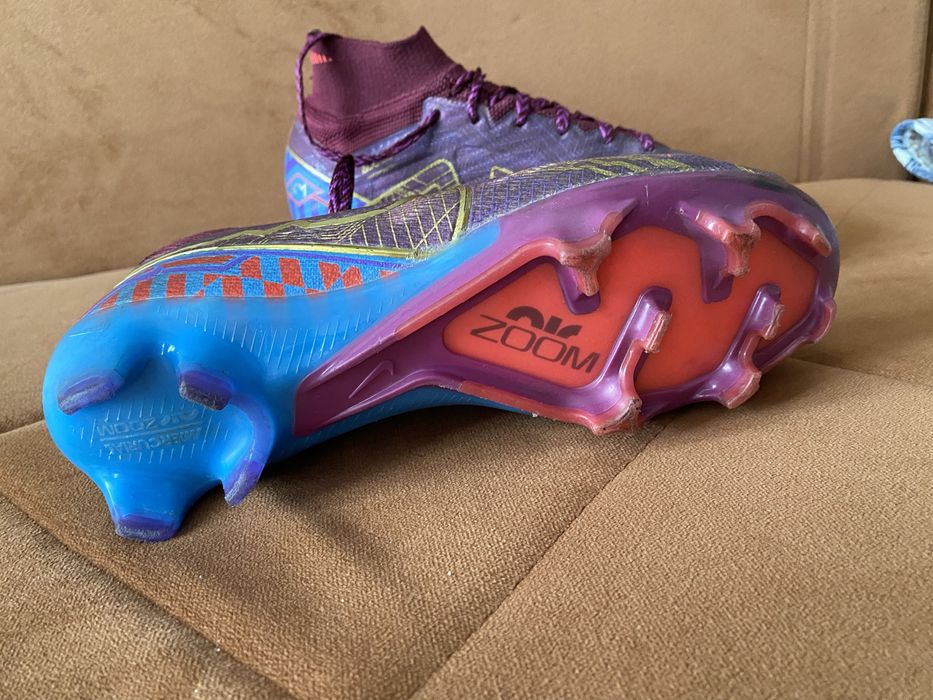 Продам Бутсы футбольные