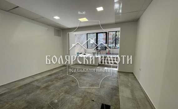 Дава се под наем Магазин в Велико Търново, Център - 55 кв.м за 357 € - Снимка #1