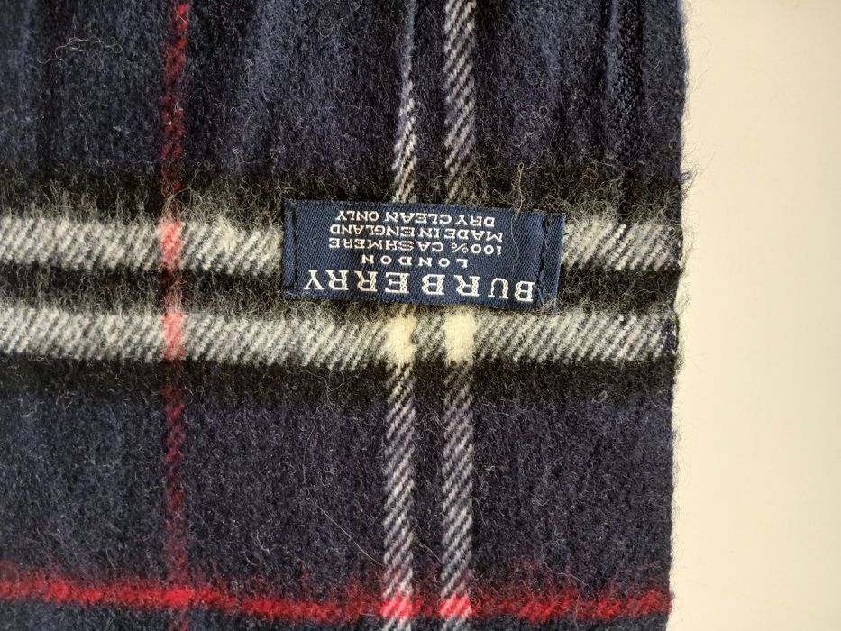 Кашмирени шалове Burberry