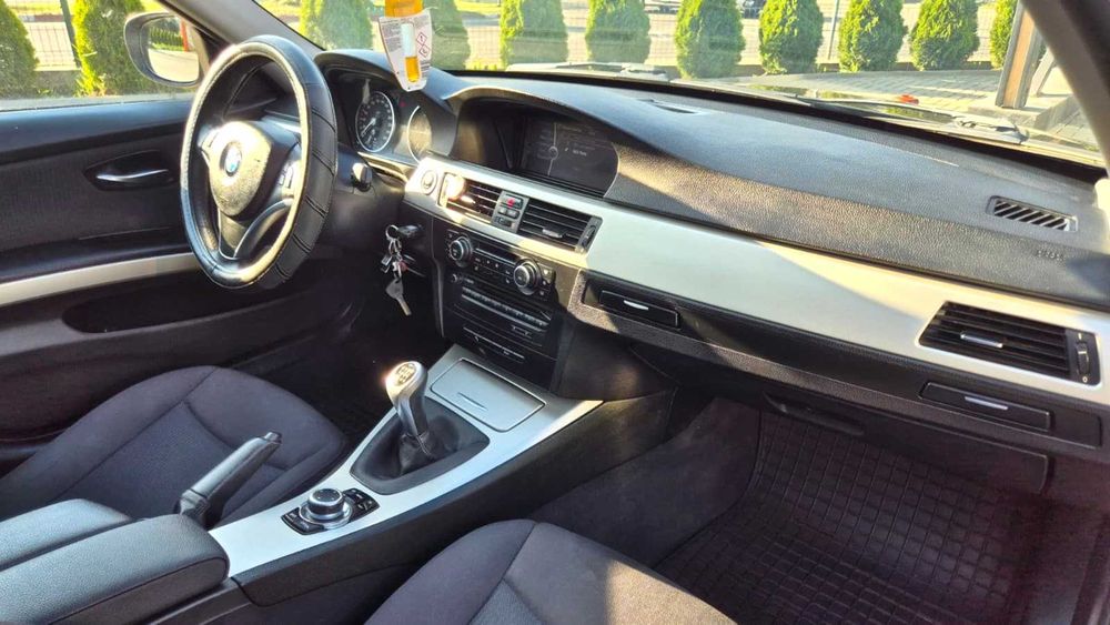 BMW 320 E90 manual,  facelift 2011, 2.0 diesel, 184 cp trapă, bixenon adaptiv