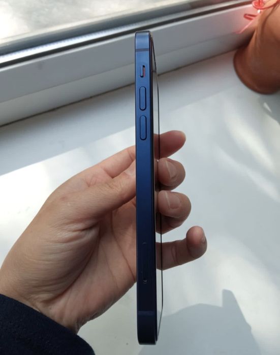 Apple 12  на 64 гб