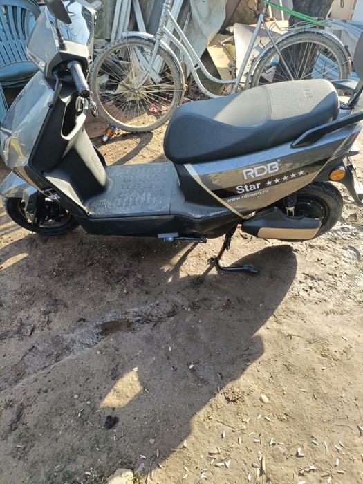 Vând scuter electric