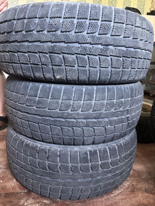 Продам шины R18 3 штуки
