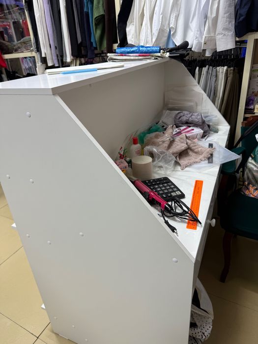 Шкаф для бутика, офиса