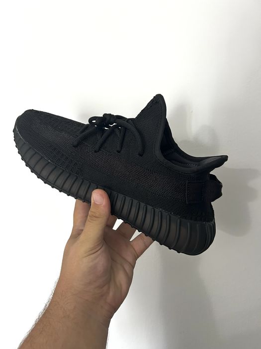 Yeezy 350 V2 Onyx marimea 42