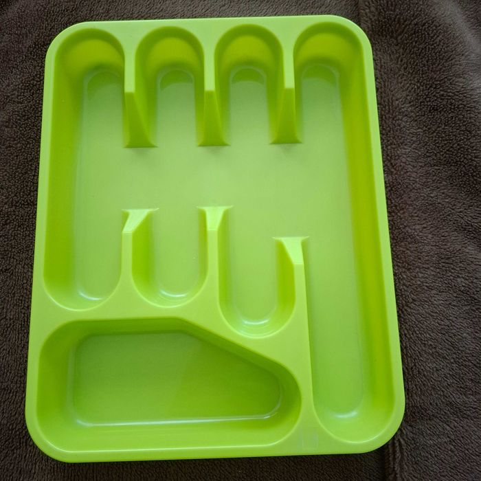 Пластмасов разделител за прибори за хранене