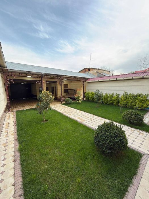 Продается ЕвроДом 8 комнат, ориентир: Катта Олтинтепа, 280м²