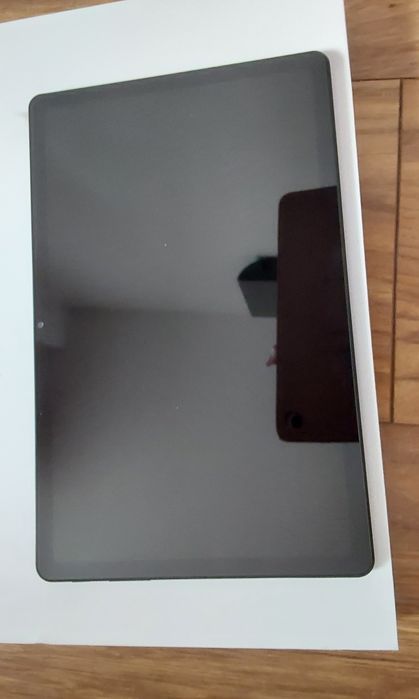 Vând tabletă nouă cu tastatura