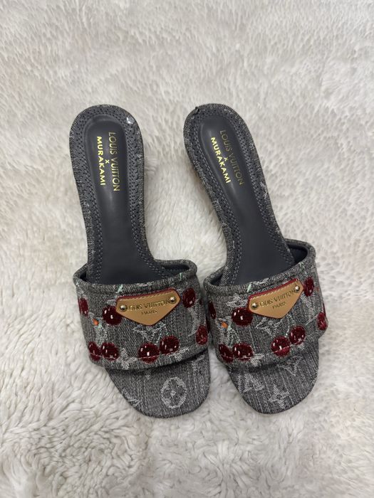 Louis Vuitton чехли