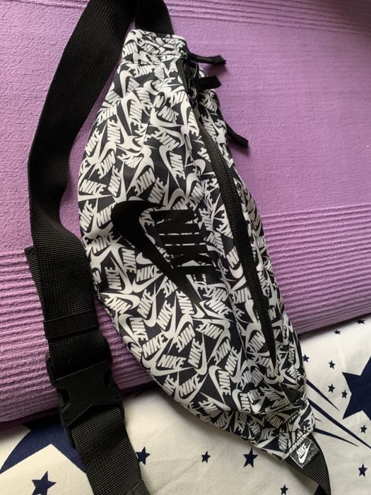 Borseta nike…………..