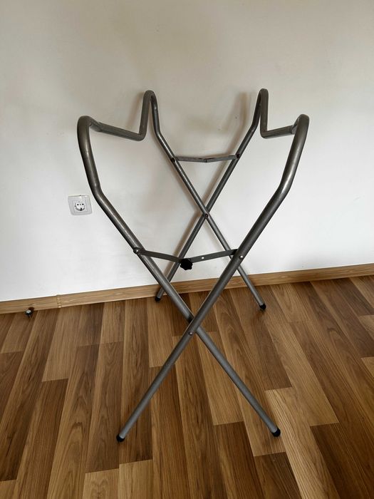 Продавам стойка за бебешко корито