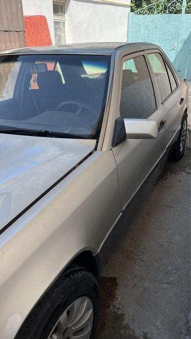 Жеңіл көлік mercedes 230E