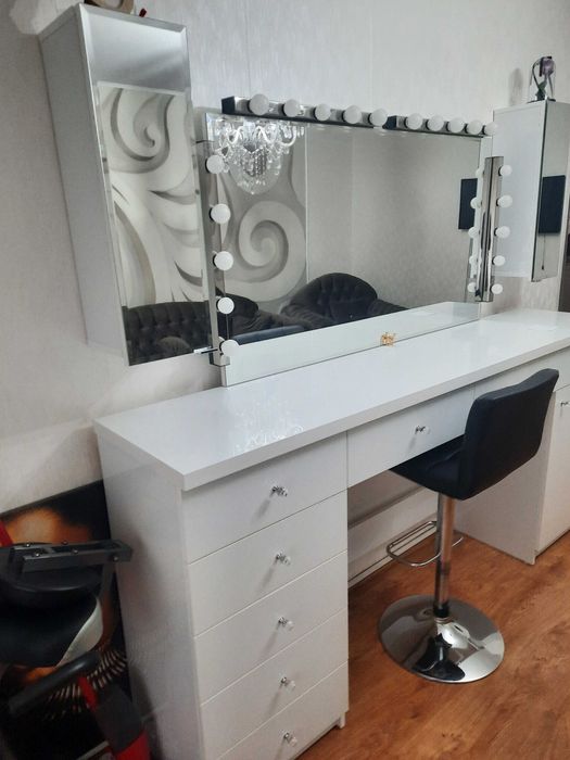 Mobilă profesionala pt makeup completă