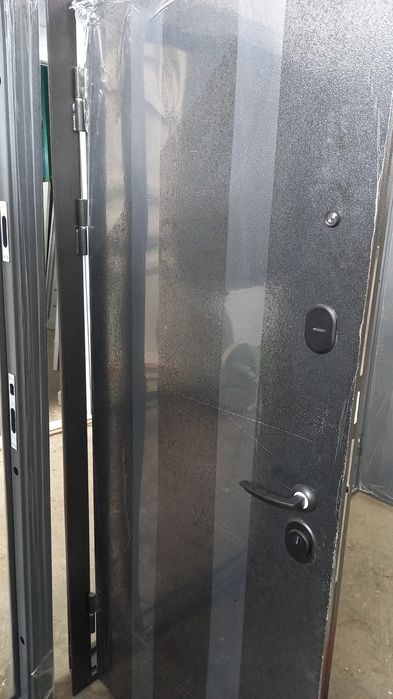 Дверь входная металлическая