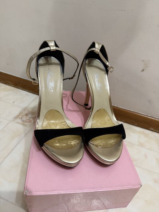 Продам женские босоножки