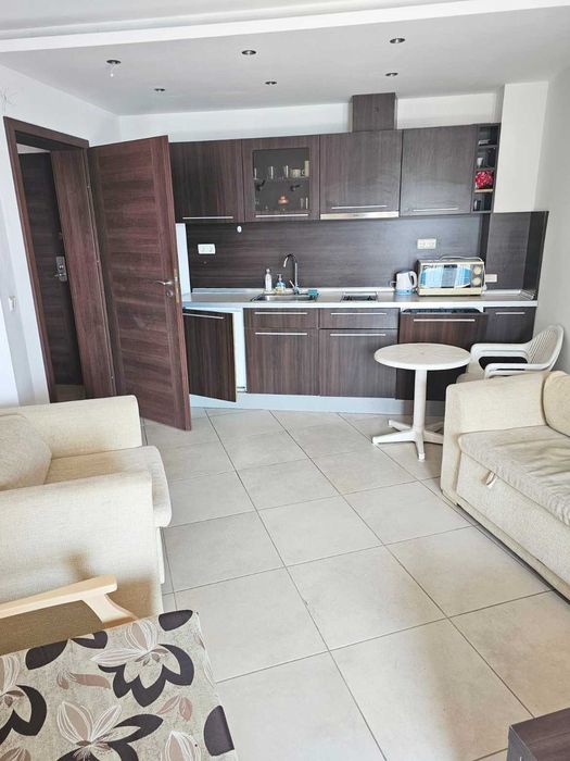 Двустаен апартамент на първа линия в Балчик с фронтална морска гледка