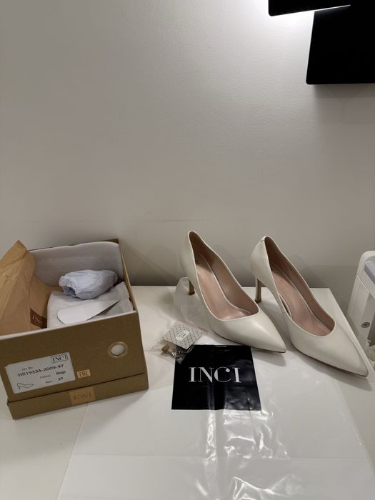 Белые туфли классические INCI