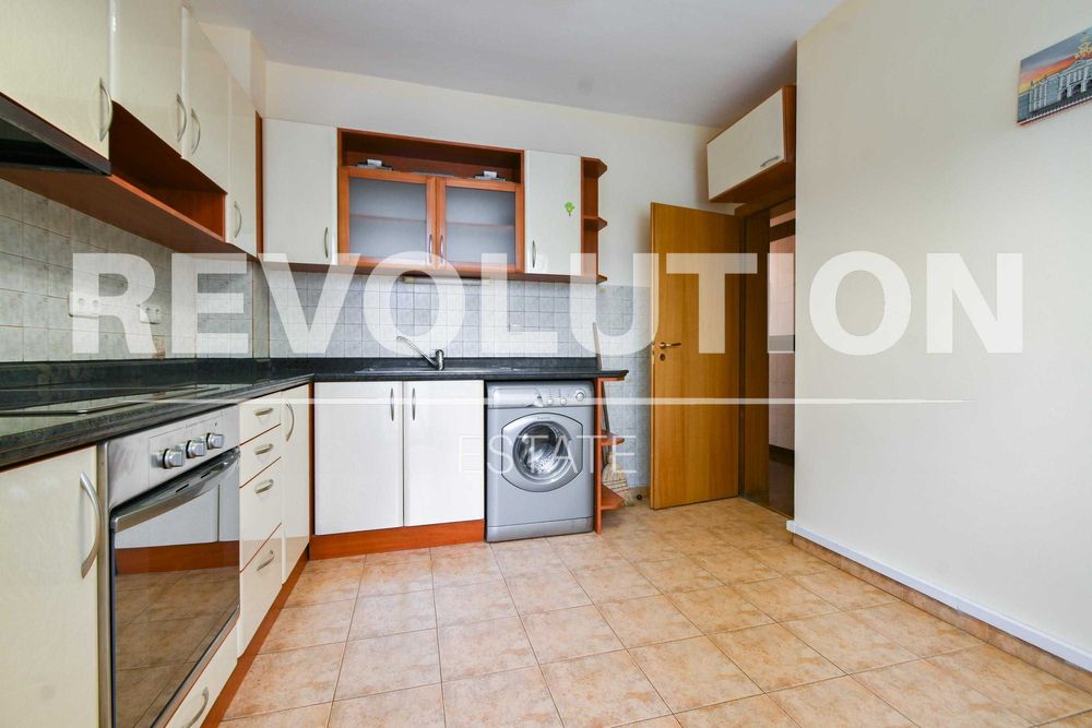 Революшън Естейт представя тристаен апартамент в София, Изток