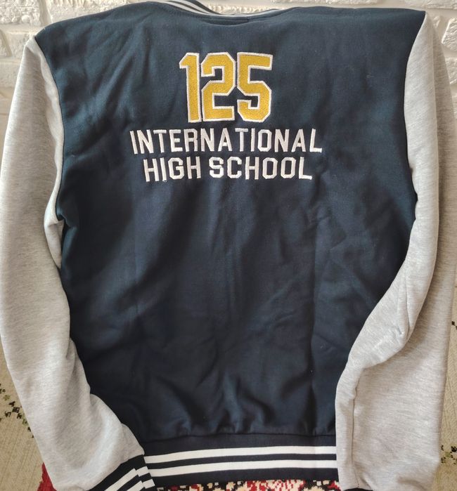 Бомбер частной школы 125