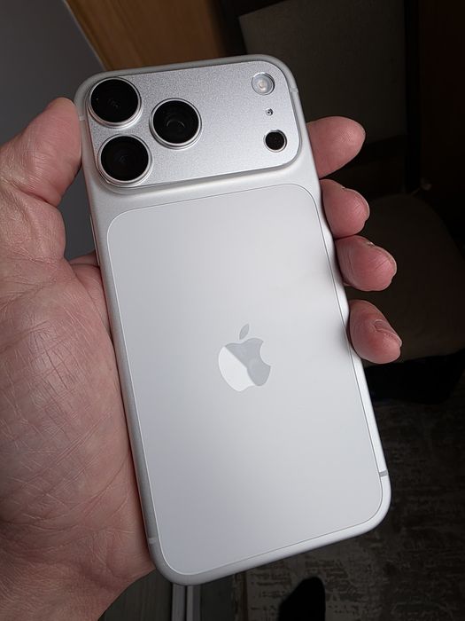 Iphone 17 pro max 256 gb практически новый