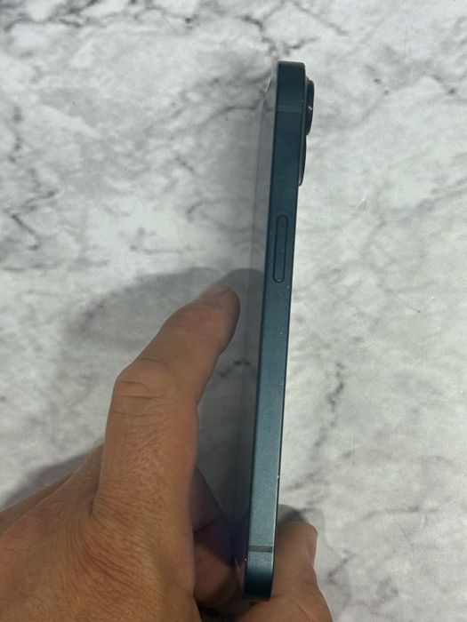 iPhone 13 телефон айфон залочен