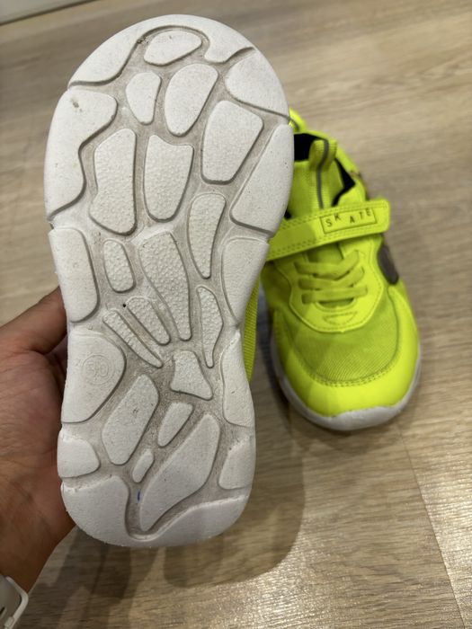 Продам летние кроссовки для мальчика