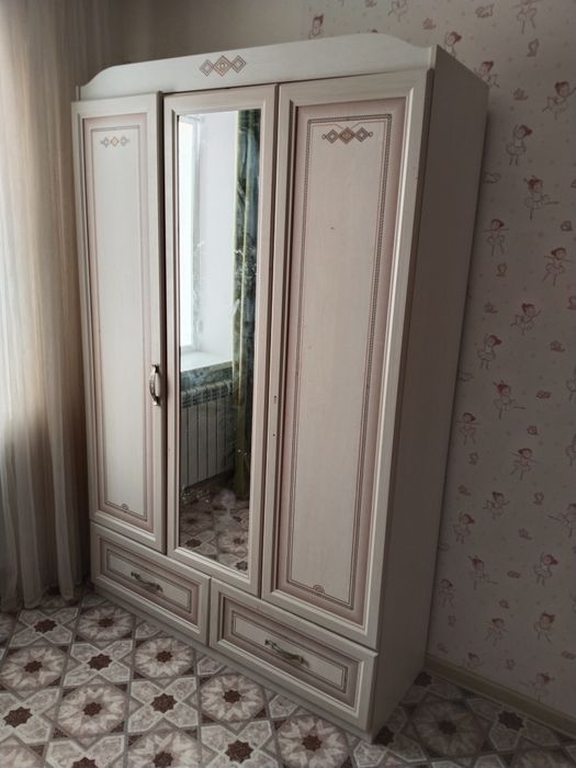 Продам детскую стенку комплект