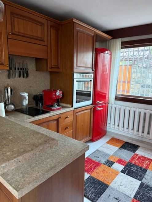 Дава се под наем Къща в с. Бистрица, Област София-град - 200 кв.м за 1943.61 € - Снимка #5