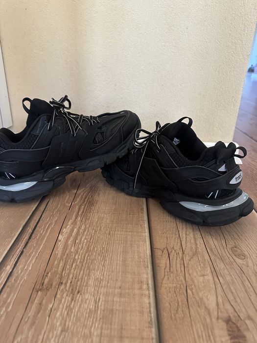 Balenciaga track led