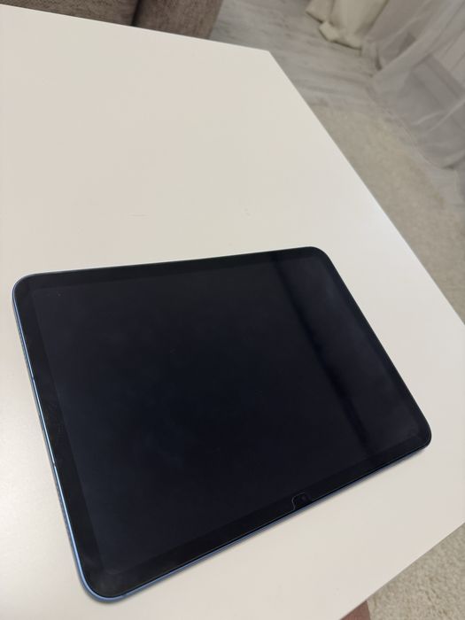 Vand ipad 10.9  aproape nou