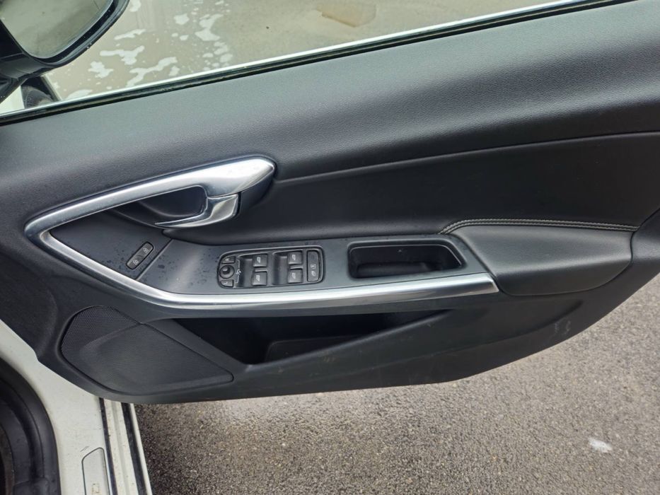 Volvo V60 R-Design D6  215 PHEV AWD на части