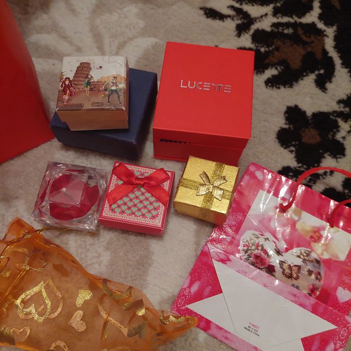 Продаётся подарочный каропка