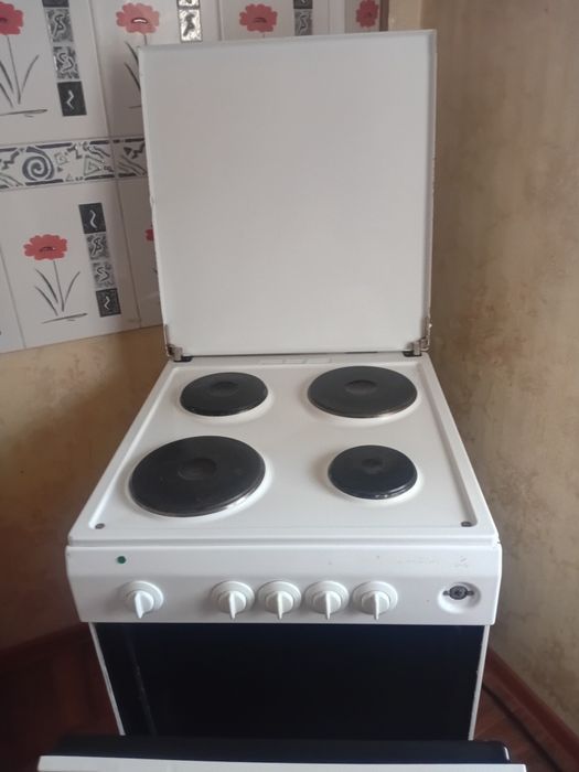 Продам электроплиту Ariston