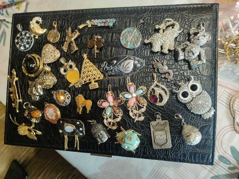 Разпродажба на Пръстени брошки и висулки.Нови