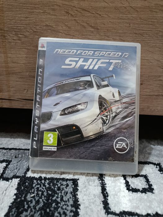 Ps 3 folosit de puține ori vine cu 6 jocuri și cu cablu de alimentare