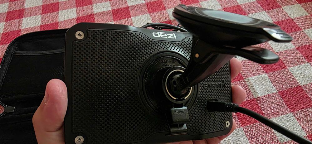 Навигация за камион Garmin Dezl 580 5 инча карти за цяла Европа и Турция пълен комплект