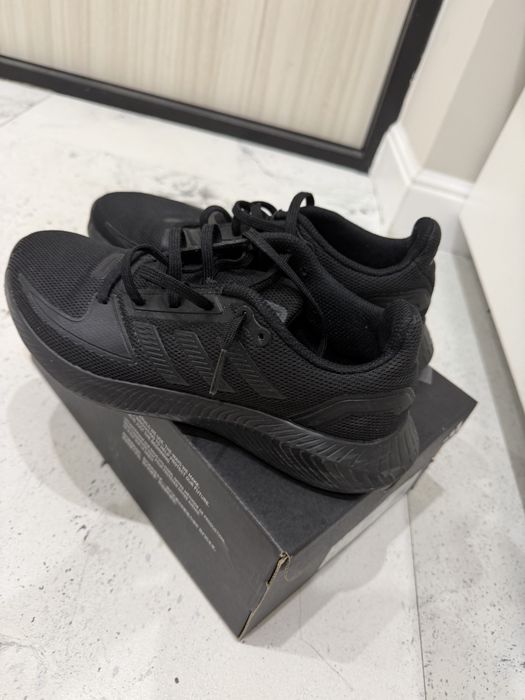 Продам кроссовки adidas