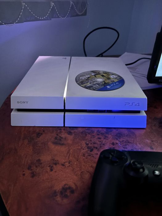 Vand playstation 4 in stare perfecta!