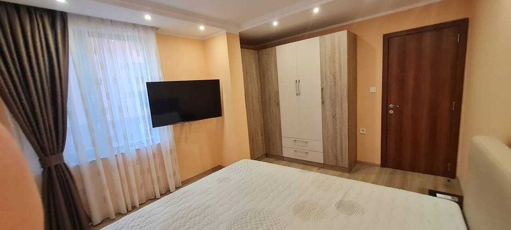 Продава се Тристаен апартамент в Пловдив, Остромила - 110 кв.м за 1864 €/кв.м - Снимка #2