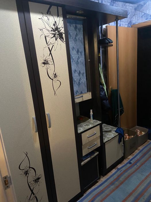 Продам шкаф для прихожей