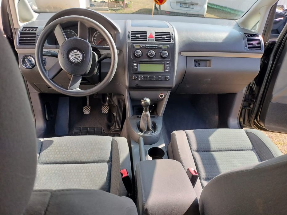 Volkswagen Touran 2004 benzină, 2.012 € — imagine 4