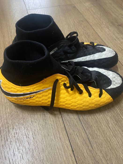 Футболни бутонки