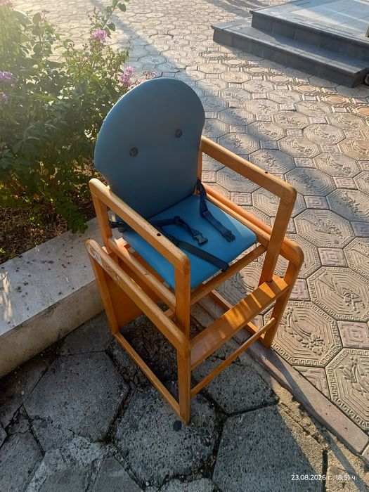 Дървено детско столче